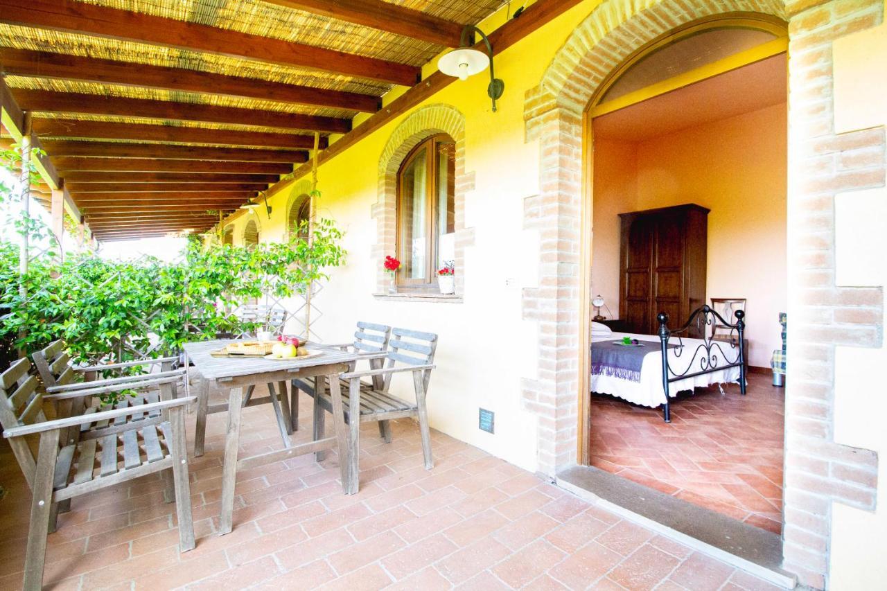 Agriturismo Poggio Pistolese มอนตาโยเน ภายนอก รูปภาพ
