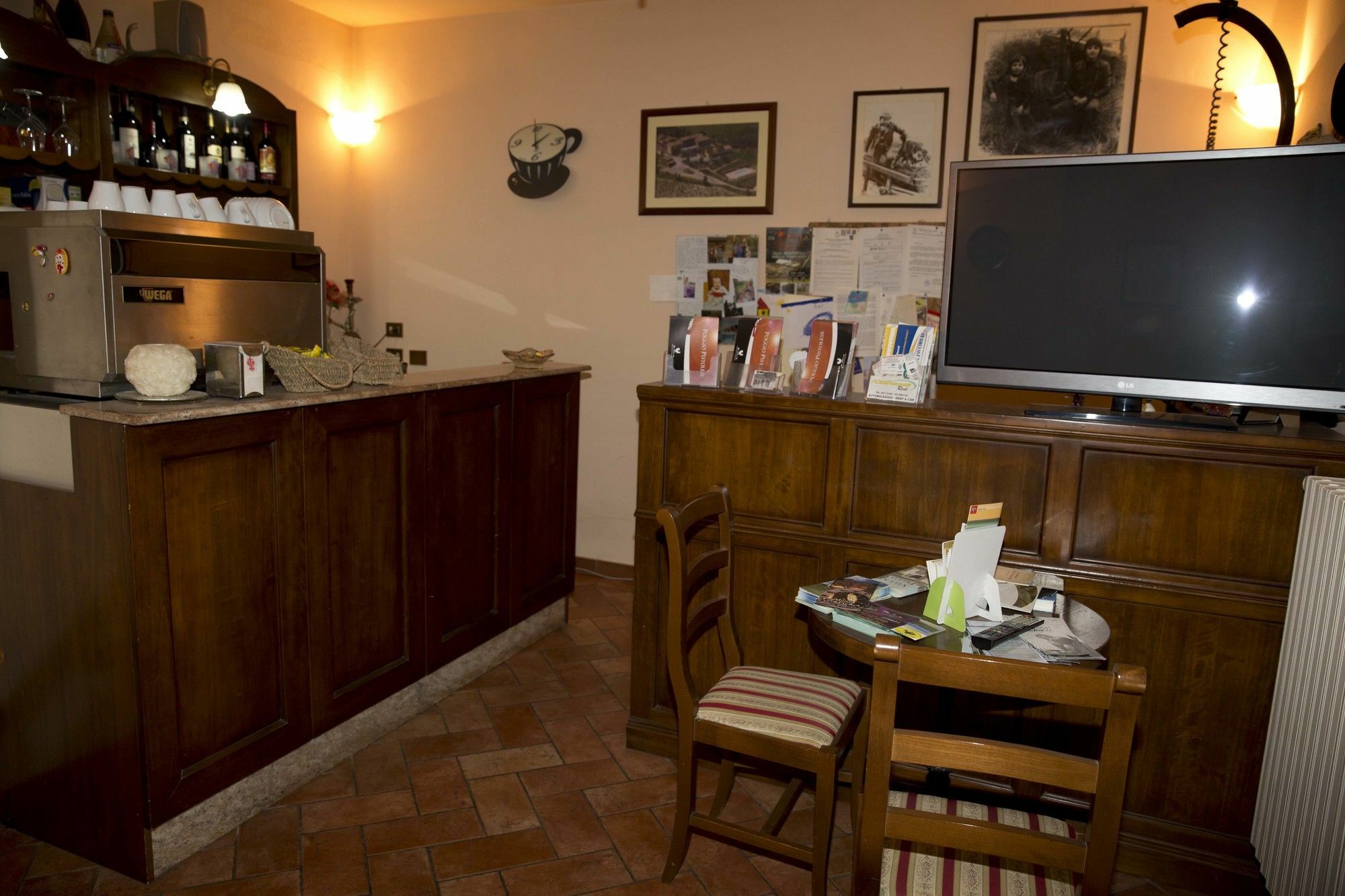 Agriturismo Poggio Pistolese มอนตาโยเน ภายนอก รูปภาพ